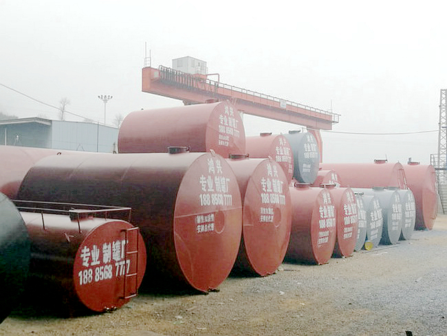 油罐制作現(xiàn)場 油罐制作現(xiàn)場